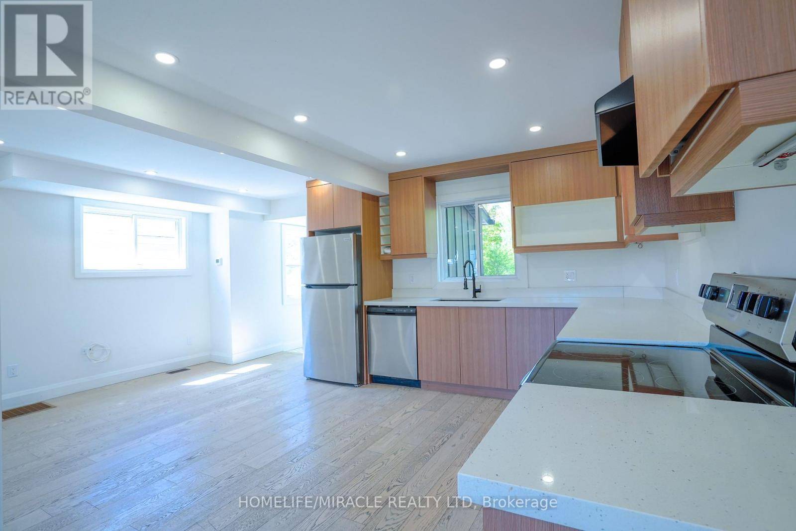 Oshawa (vanier), ON L1J4C3,232 BURK STREET