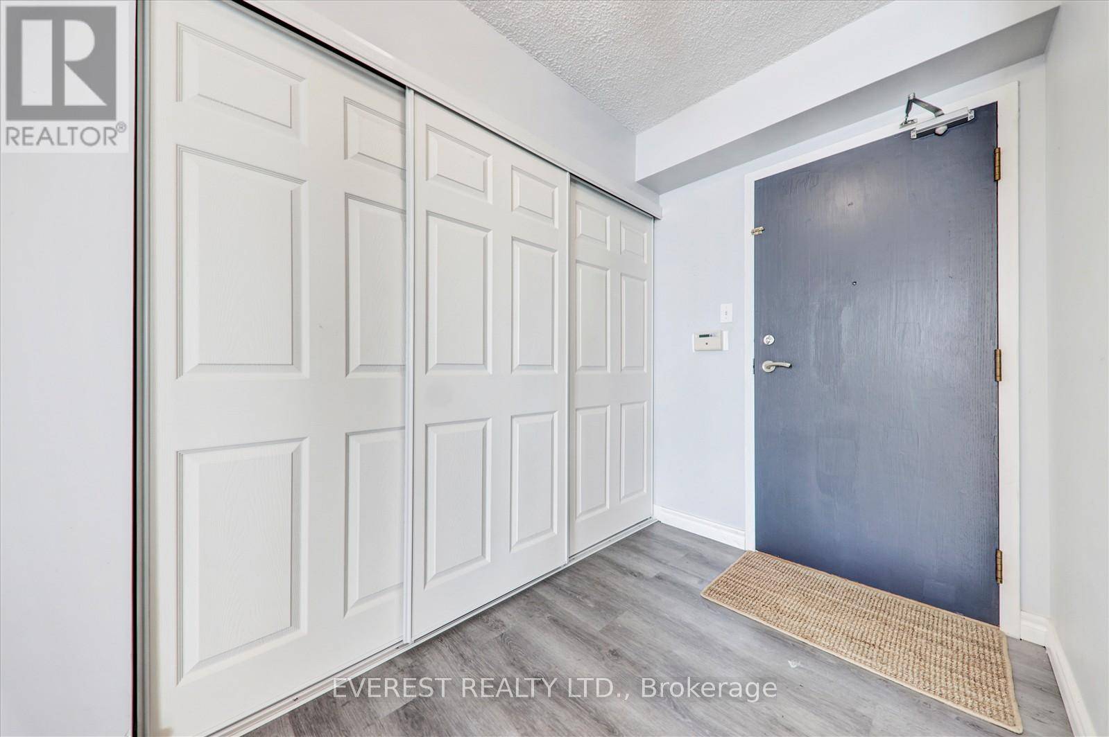 Toronto (kennedy Park), ON M1K5J4,3 Greystone Walk DR #1530