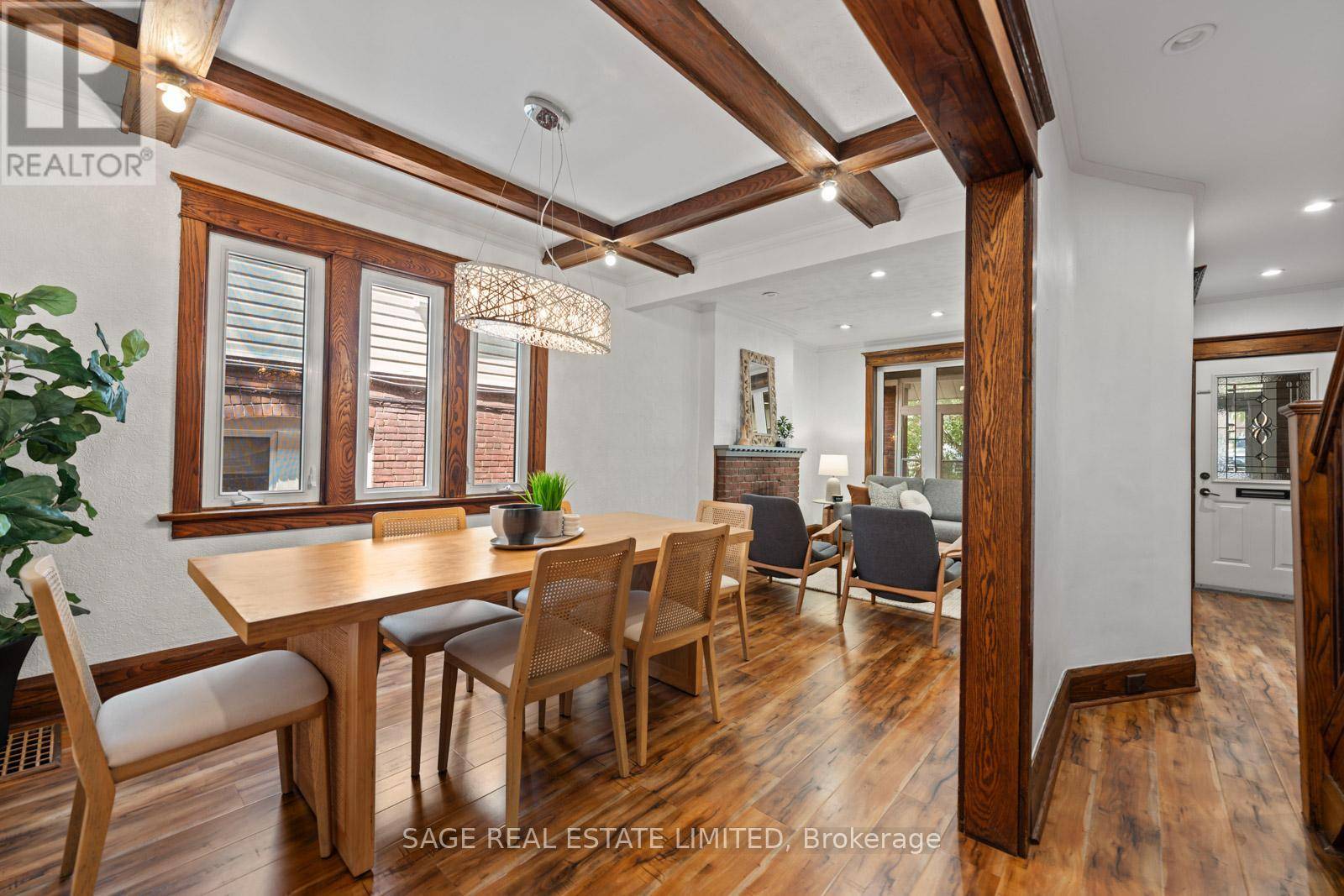 Toronto (the Beaches), ON M4L3T8,106 BELLEFAIR AVENUE