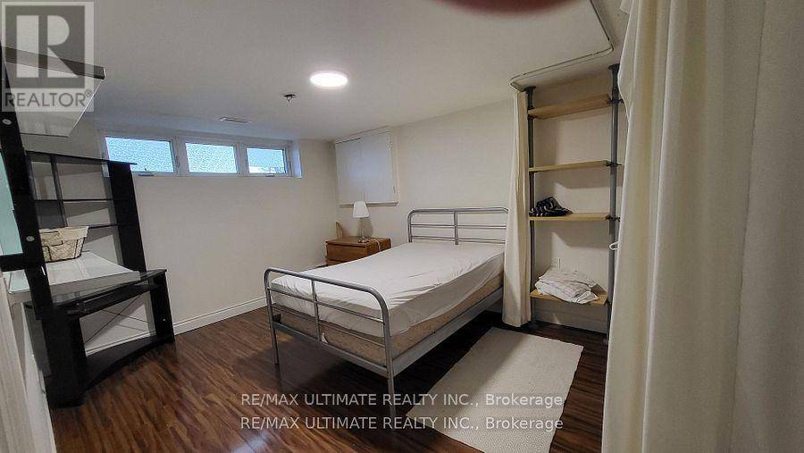 Toronto (wexford-maryvale), ON M1R4M5,32 SHANDON DRIVE