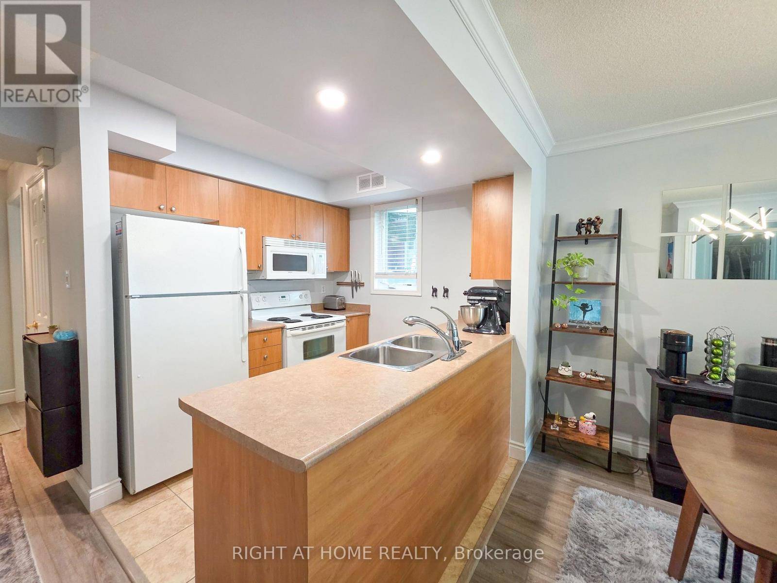 Whitby (pringle Creek), ON L1R0A6,15 Petra WAY #1