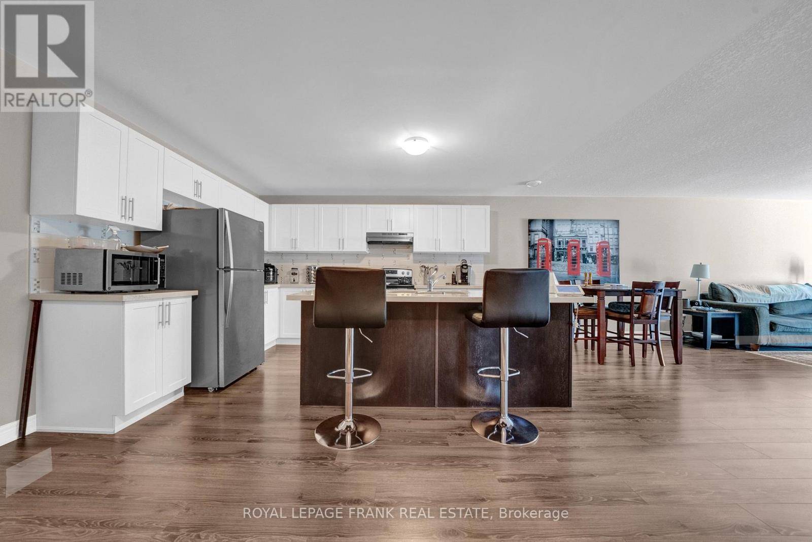 Oshawa (central), ON L1H2R1,398 OLIVE AVENUE
