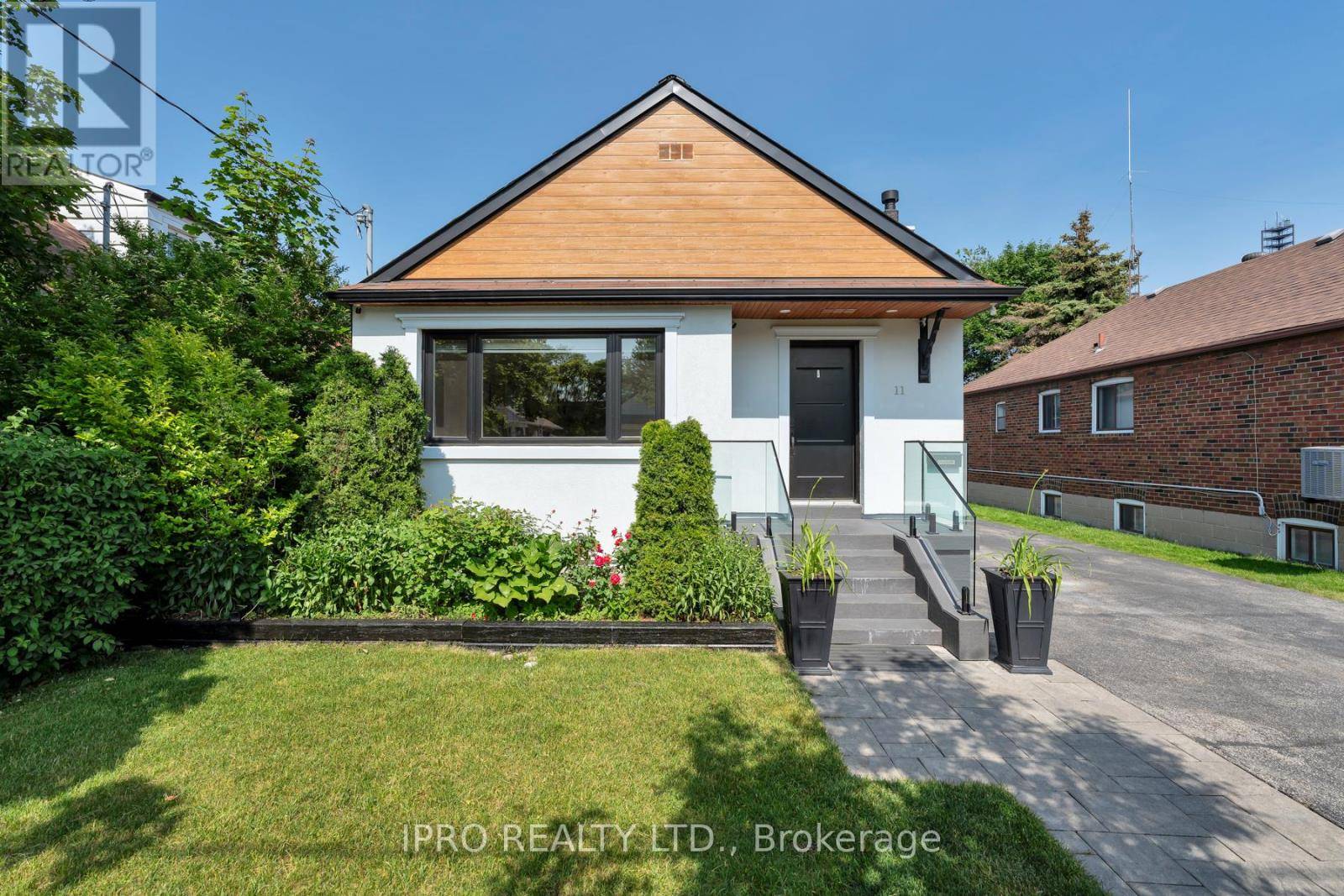 Toronto (wexford-maryvale), ON M1R1A4,11 SHANGARRY DRIVE