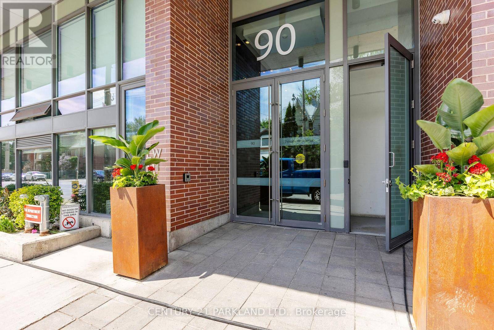 Toronto (south Riverdale), ON M4M0A7,90 Broadview AVE #720