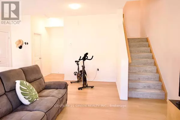 Oshawa (central), ON L1H0B2,480 Beresford PATH #8