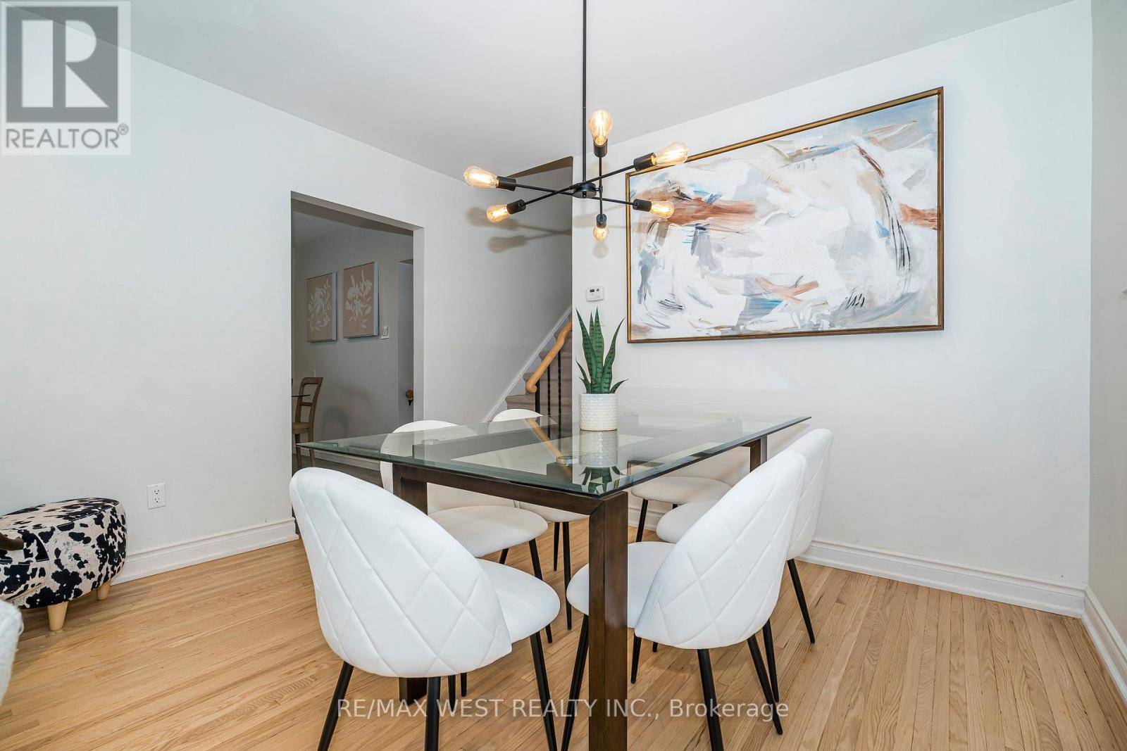 Toronto (guildwood), ON M1E1B1,57 BLEDLOW MANOR DRIVE