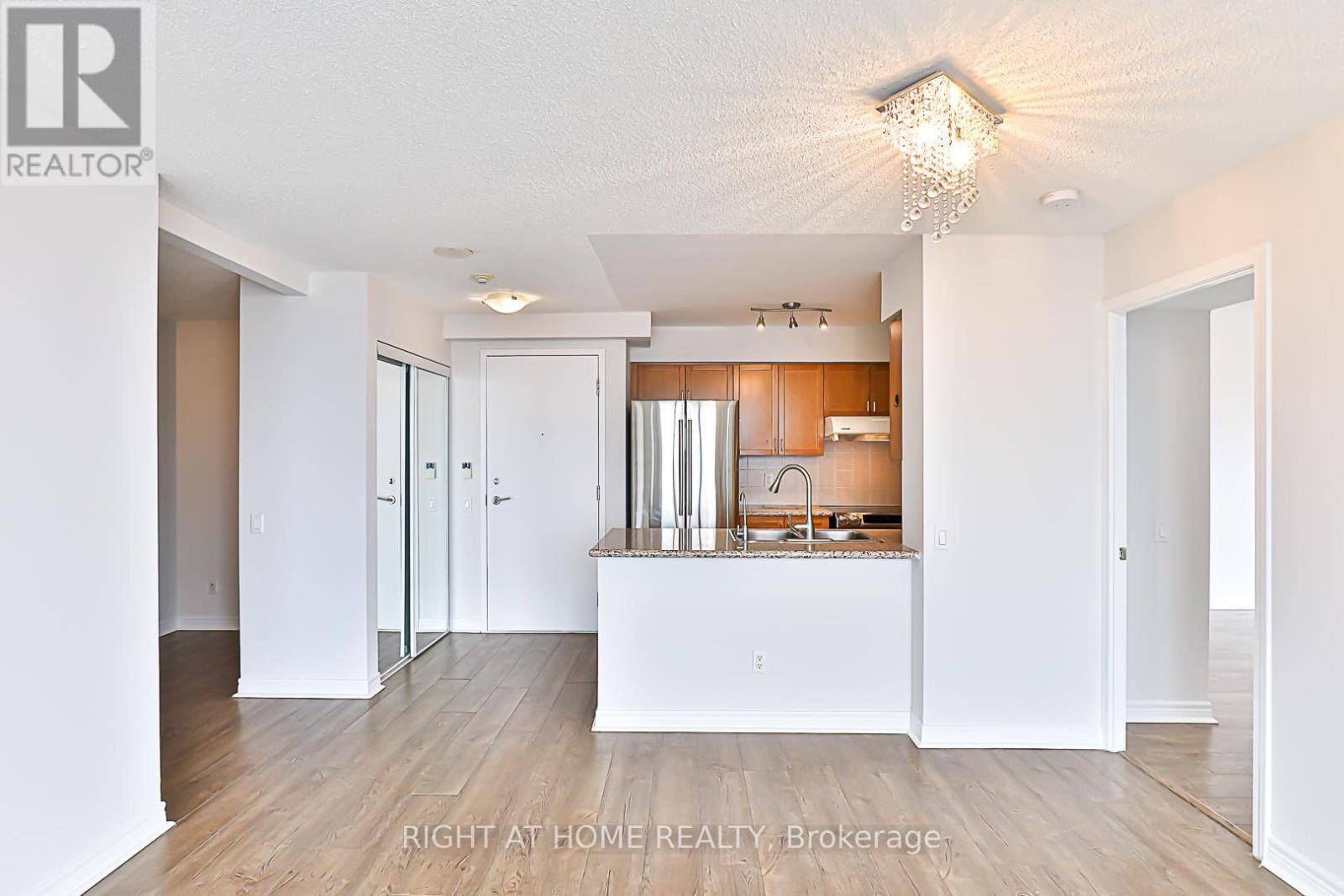 Toronto (bendale), ON M1P5E4,83 Borough DR #3406