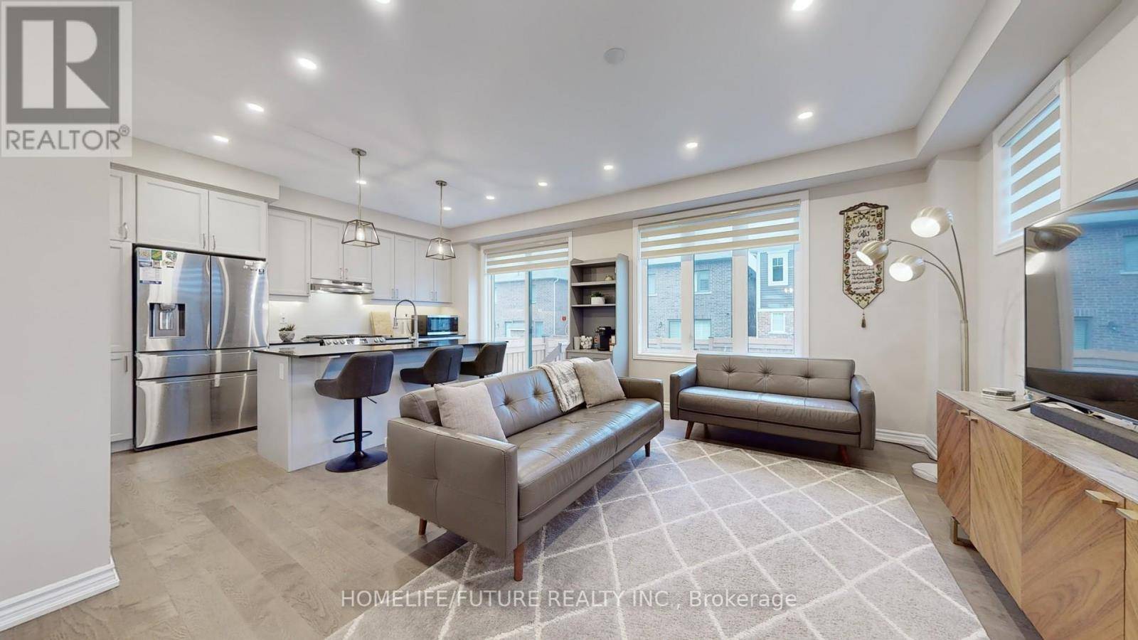 Whitby, ON L1P0M1,21 BRODEN CRESCENT