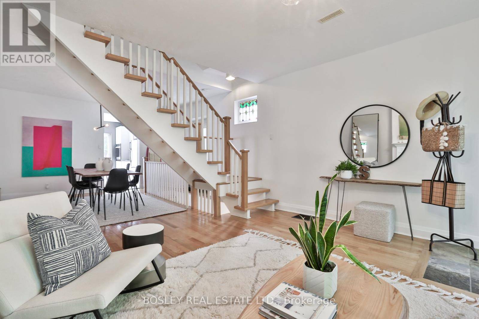 Toronto (south Riverdale), ON M4L2M7,9 PRUST AVENUE