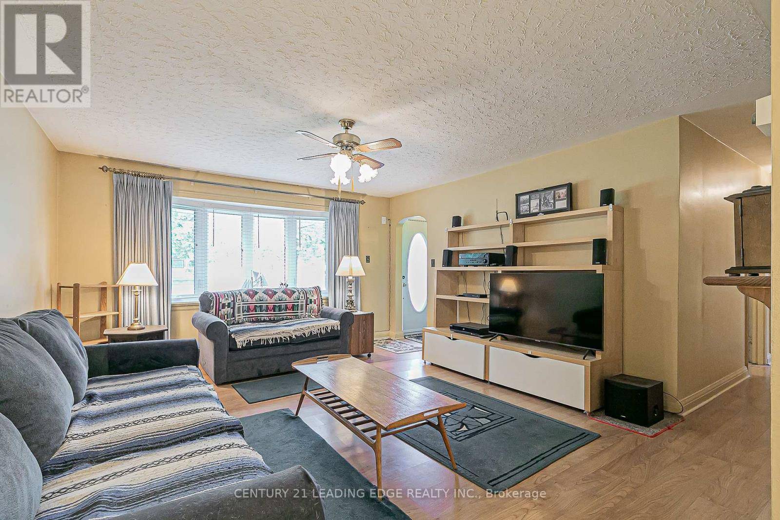 Oshawa (mclaughlin), ON L1J4Z1,361 GIBBONS STREET