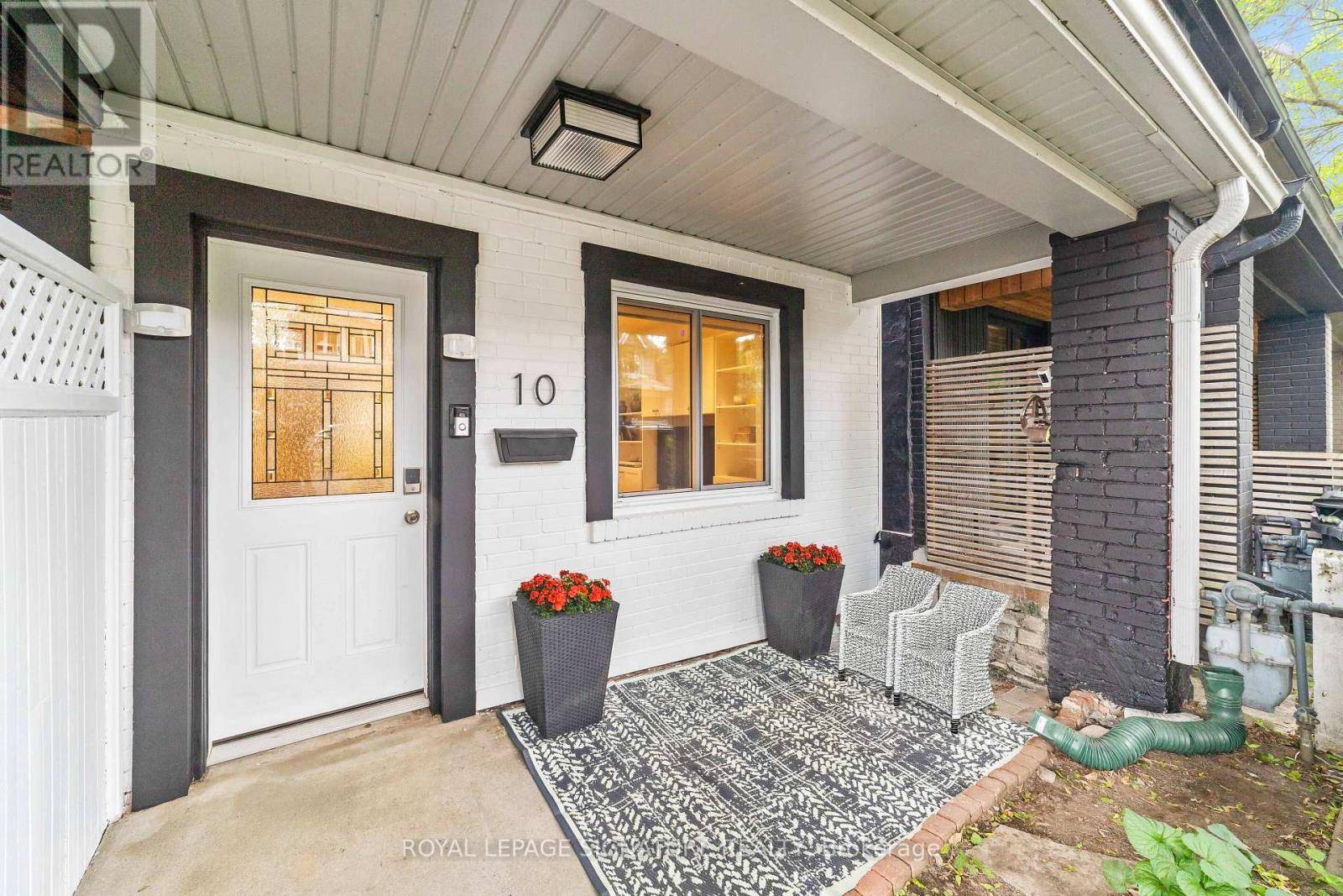 10 ALTON AVENUE, Toronto (south Riverdale), ON M4L2M2