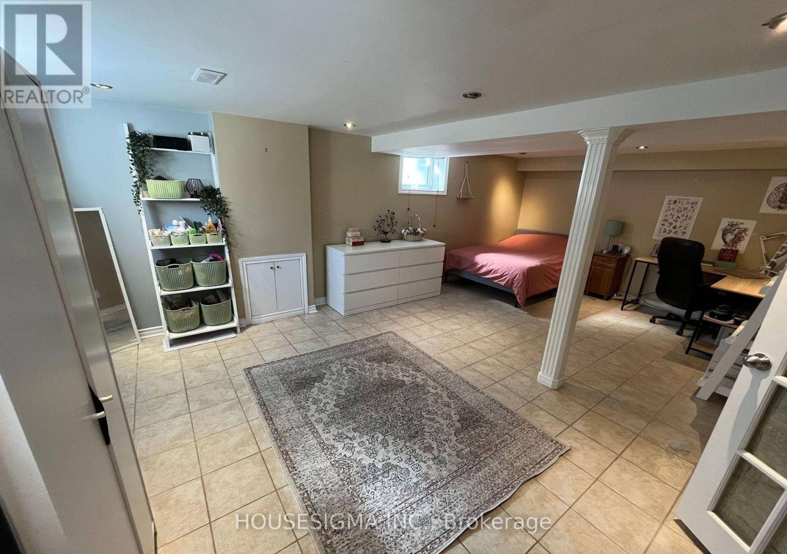 Toronto (dorset Park), ON M1P1A6,98 Flora DR #Lower