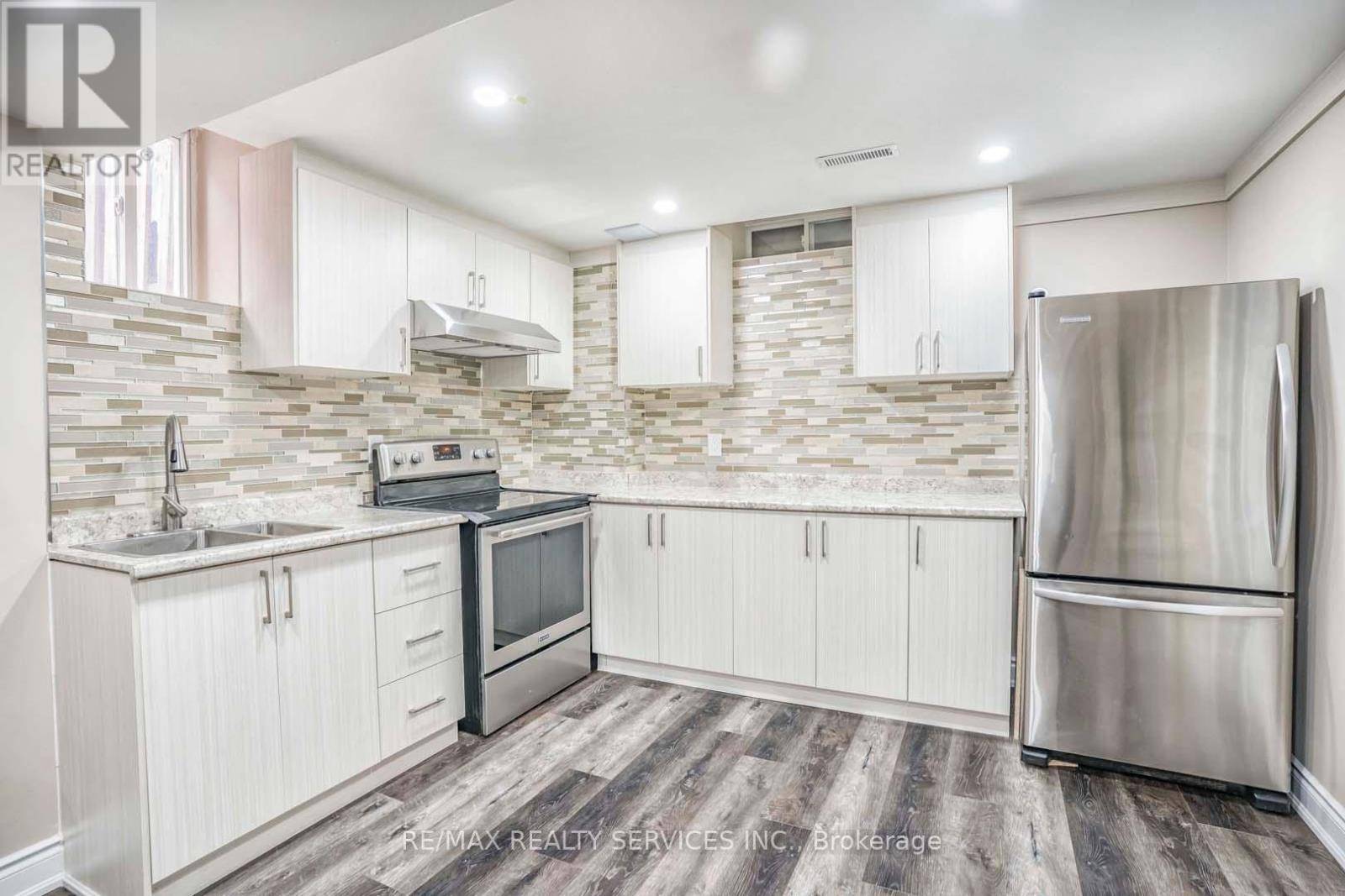 Pickering (dunbarton), ON L1V5Z8,535 Lightfoot PL #Bsmt