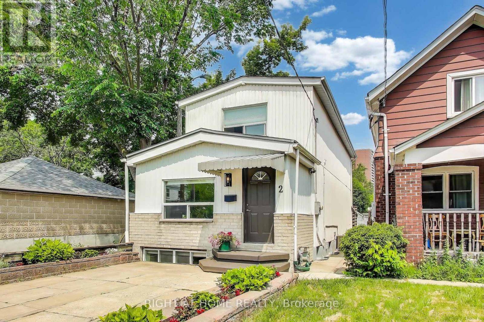 Toronto (crescent Town), ON M4C1R9,2 SUTHERLAND AVENUE