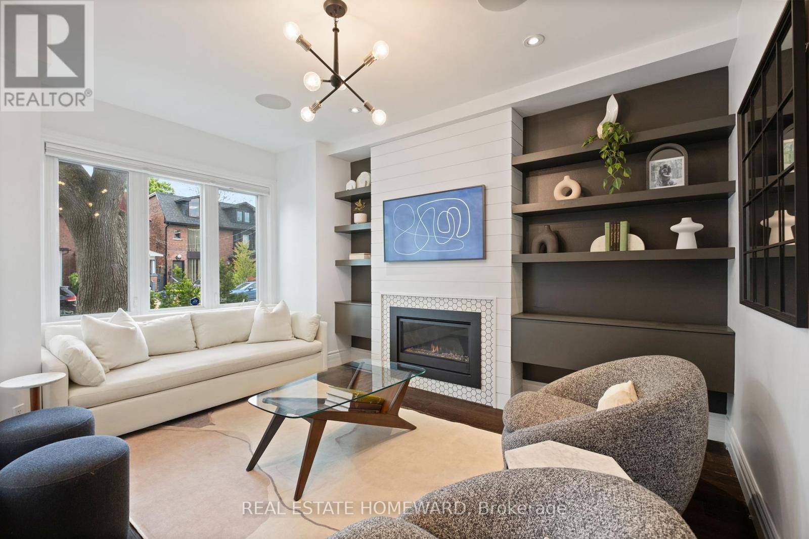 Toronto (the Beaches), ON M4L1P5,58 COLUMBINE AVENUE