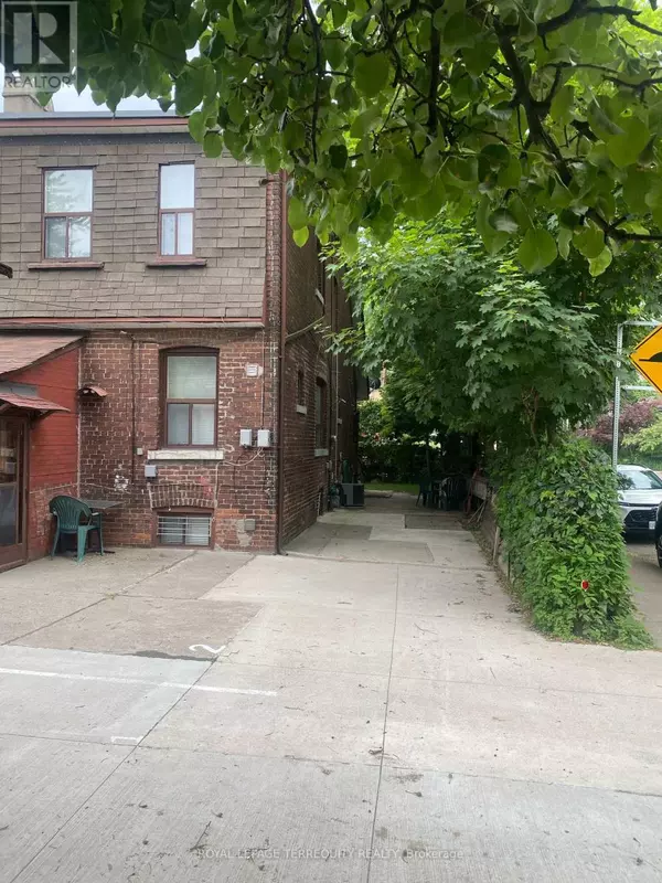 Toronto (danforth Village-east York), ON M4J4K2,85 LINSMORE CRESCENT