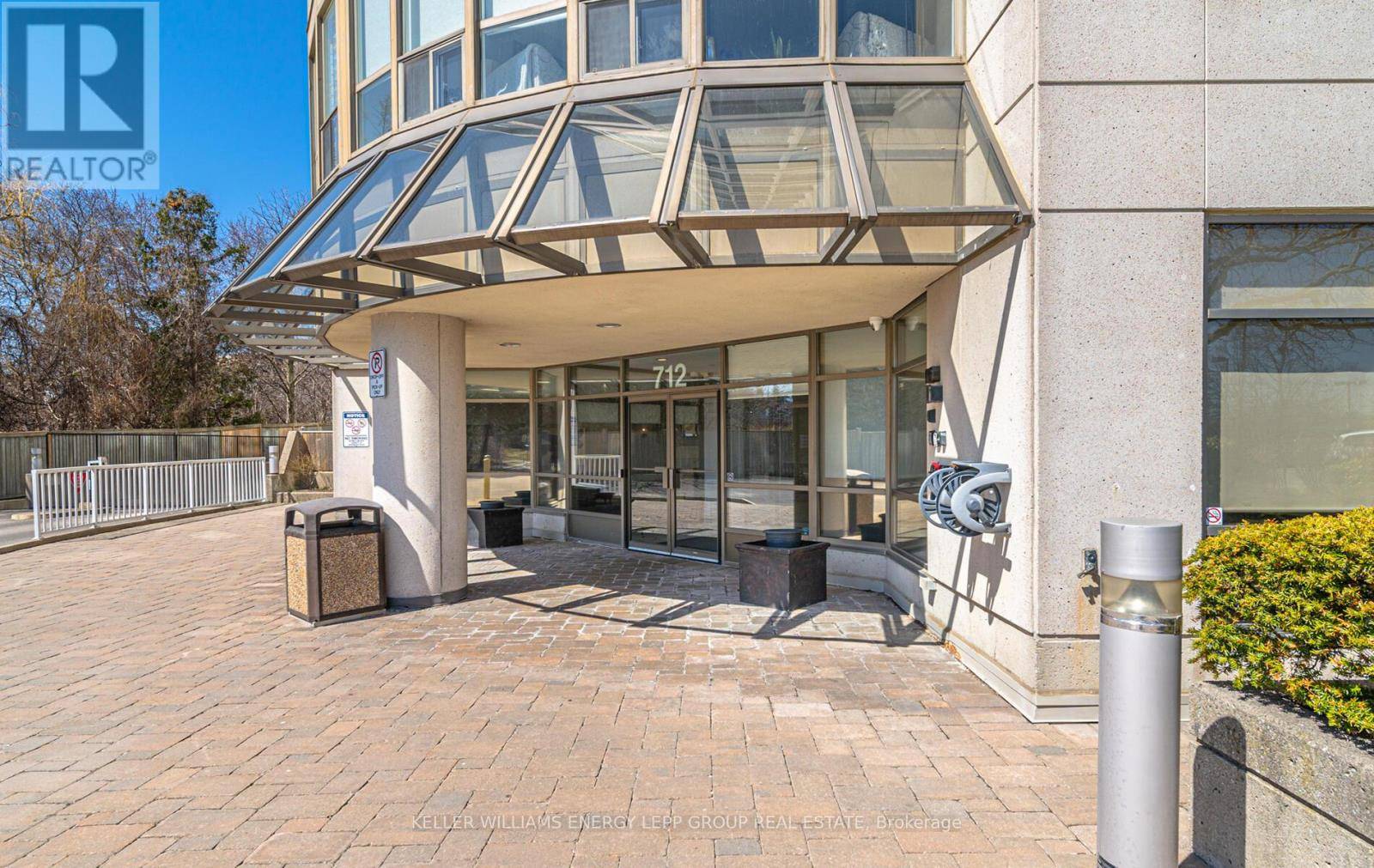 Whitby (pringle Creek), ON L1N9E8,712 Rossland RD East #1007