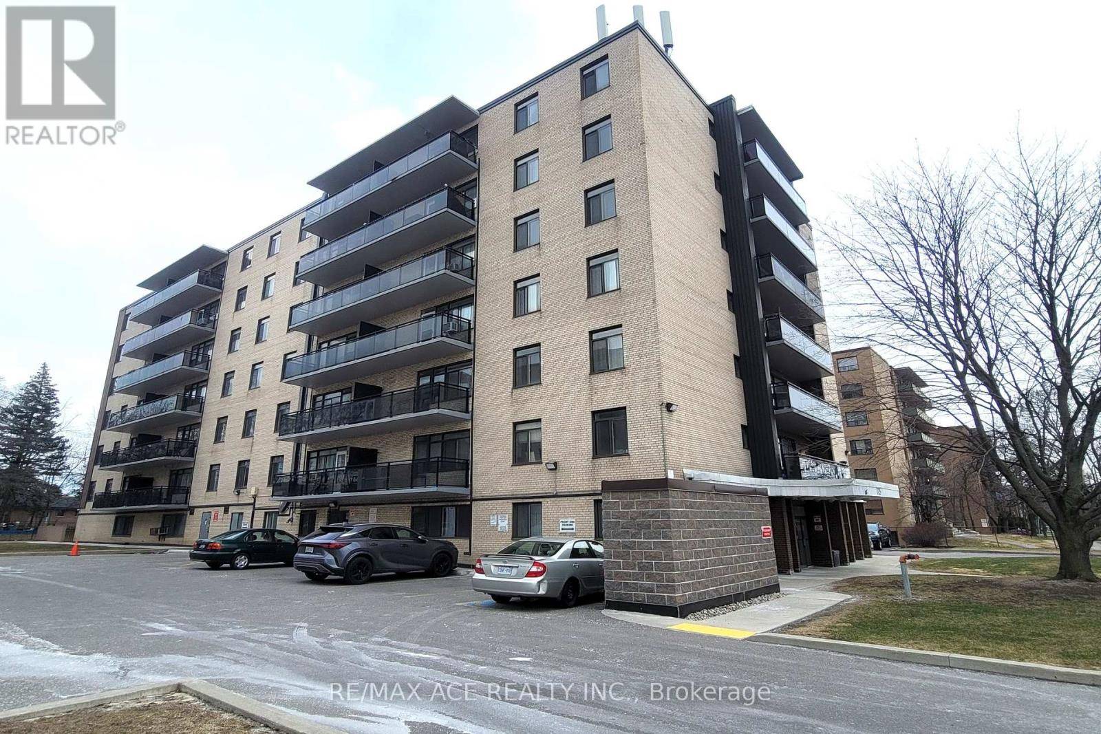 Toronto (ionview), ON M1K2E6,825 Kennedy RD #506