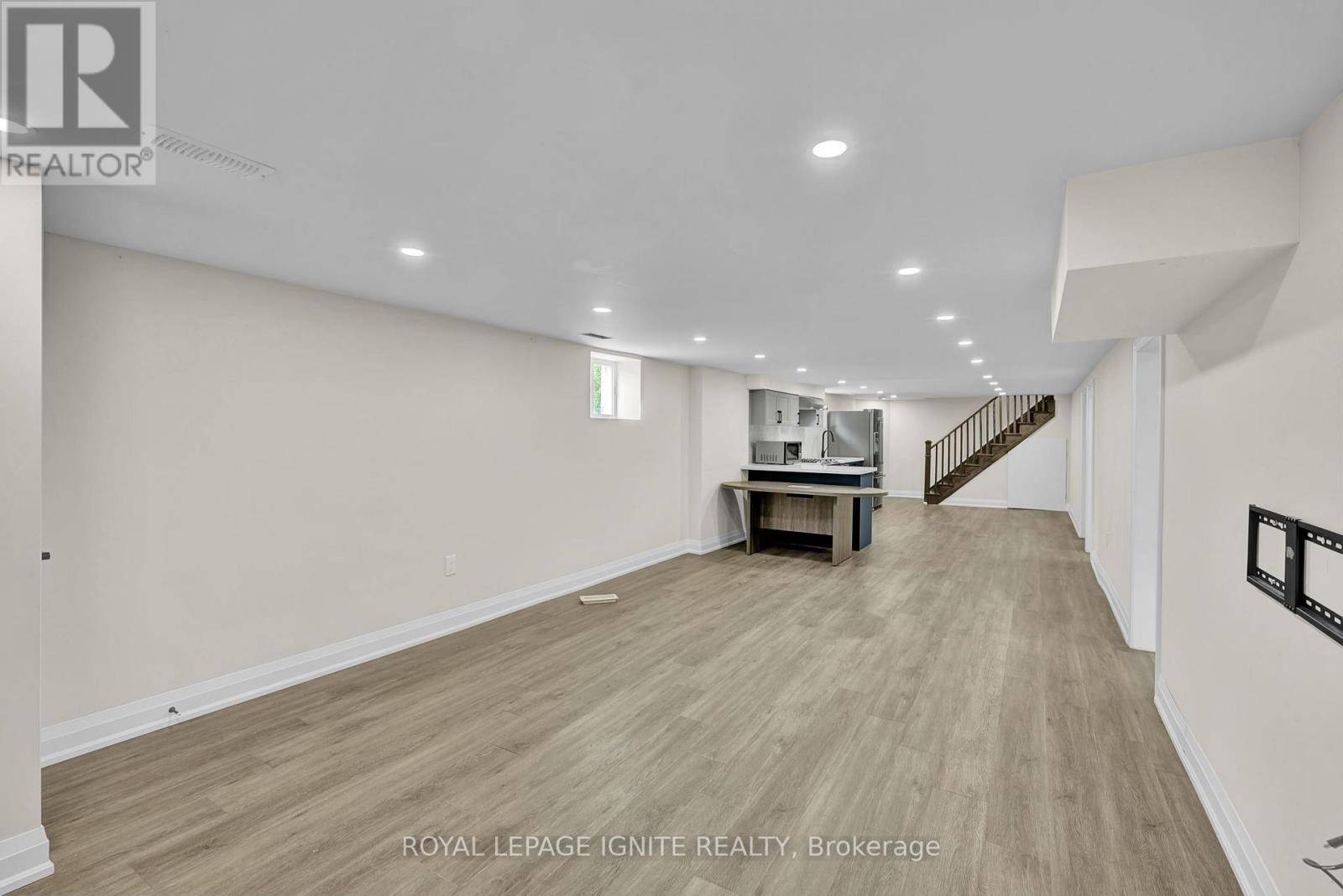 Clarington (courtice), ON L1E2R6,1690 Highway 2 RD #Lower unit