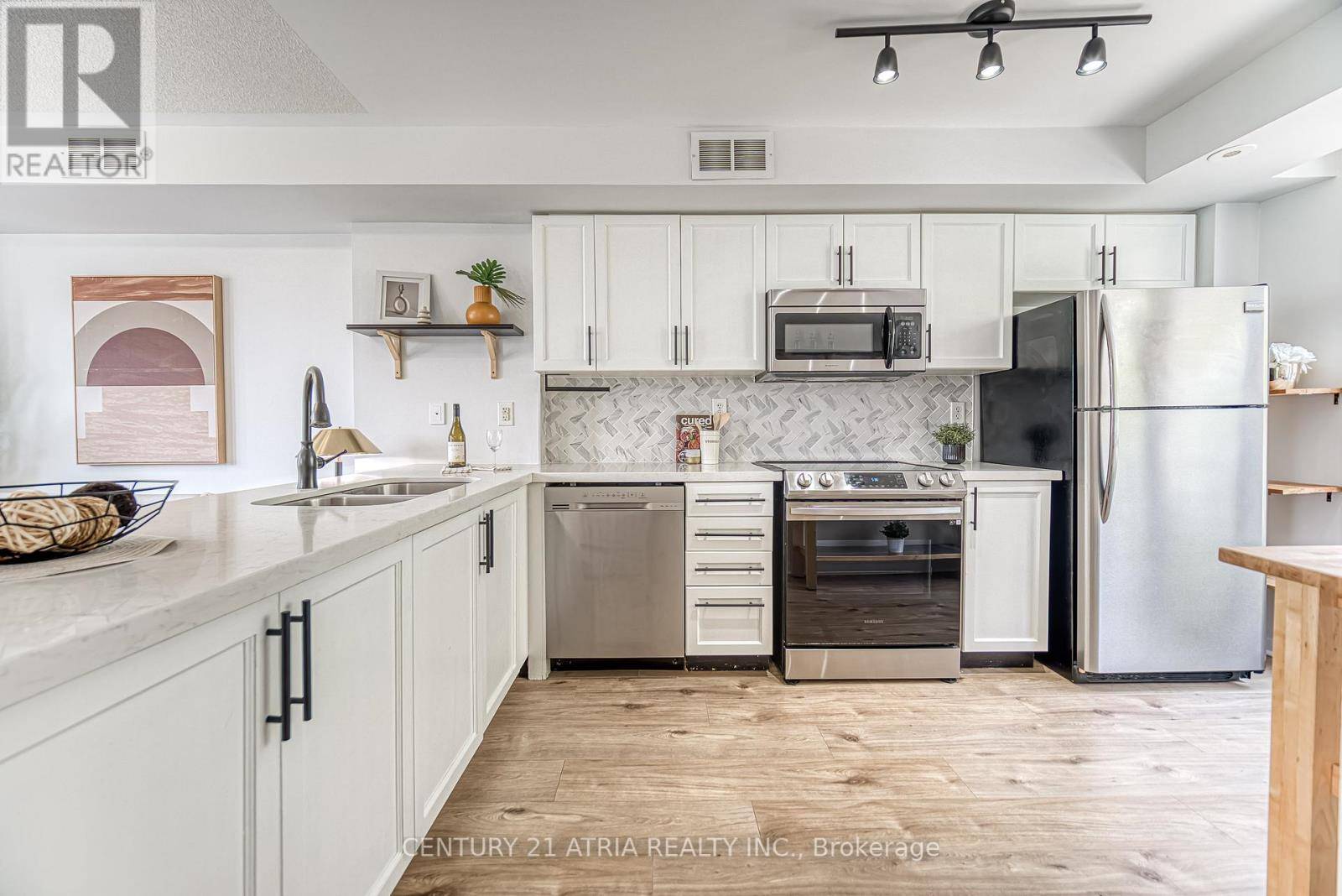 Toronto (south Riverdale), ON M4M3E8,8 Frances Loring LN #2