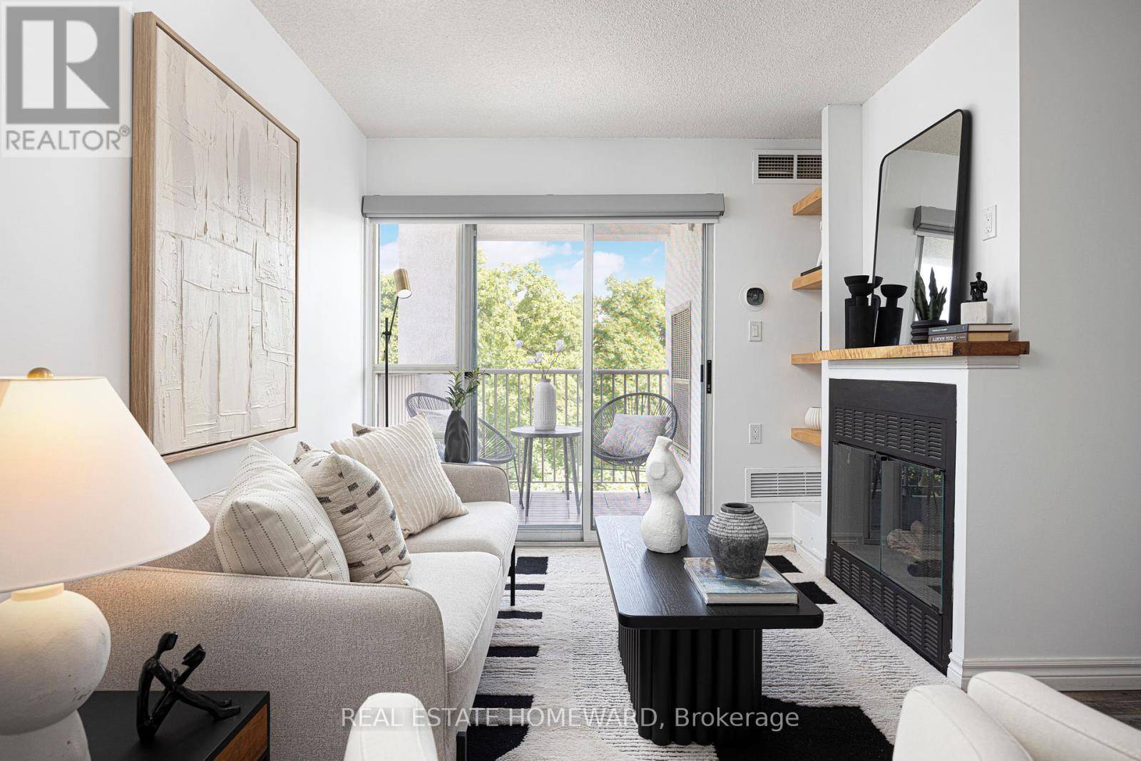 Toronto (the Beaches), ON M4E1R7,716 Kingston RD #503