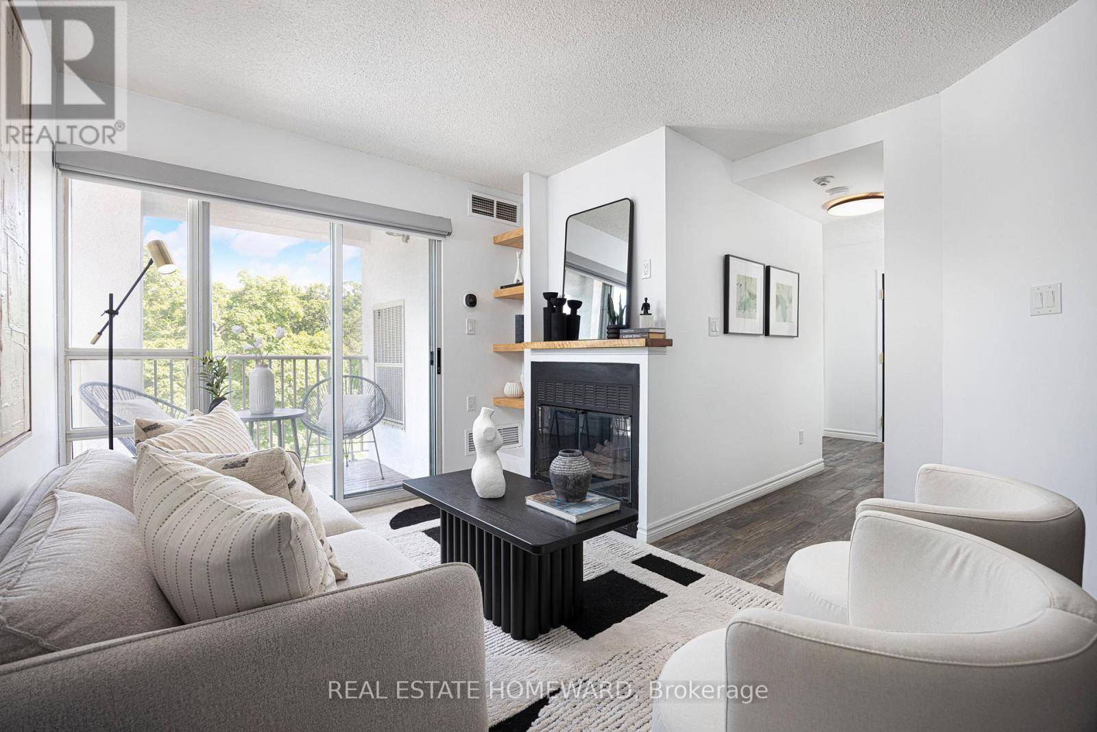 Toronto (the Beaches), ON M4E1R7,716 Kingston RD #503