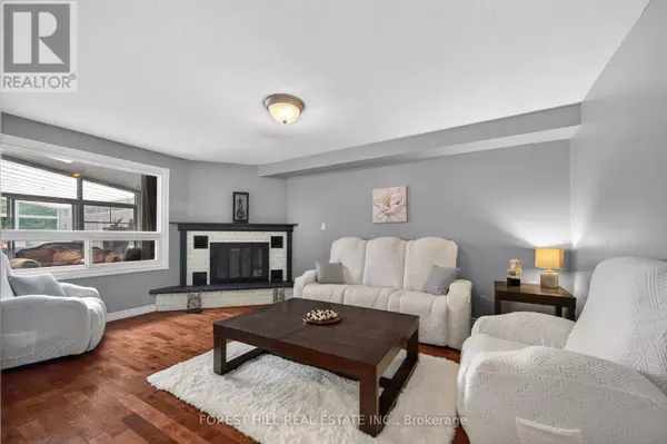 Clarington (courtice), ON L1E2B1,8 BRIDLE COURT