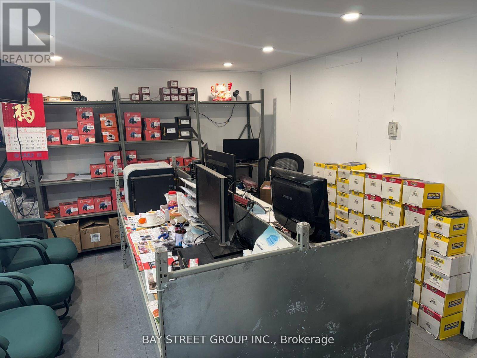 Toronto (dorset Park), ON M1P3B2,120 Midwest RD #19