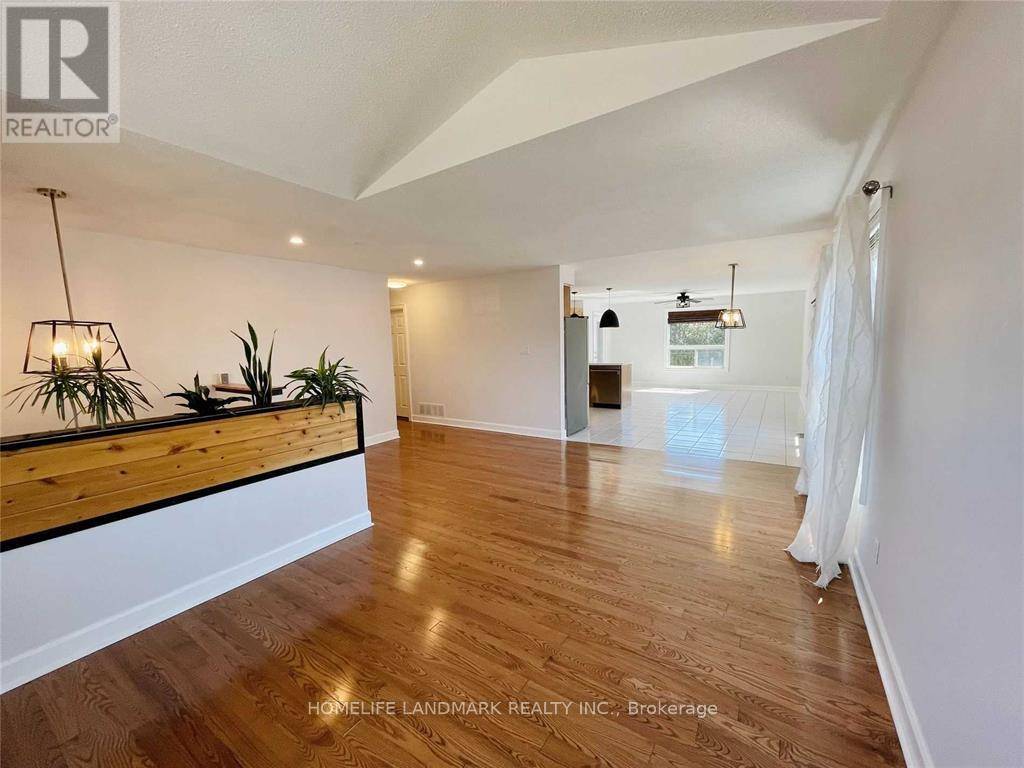 Oshawa (pinecrest), ON L1K2C9,835 Grandview ST North #Upper