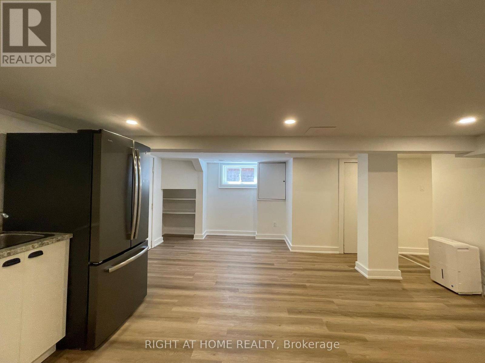 Toronto (greenwood-coxwell), ON M4L2T5,22 Glenside AVE #Lower