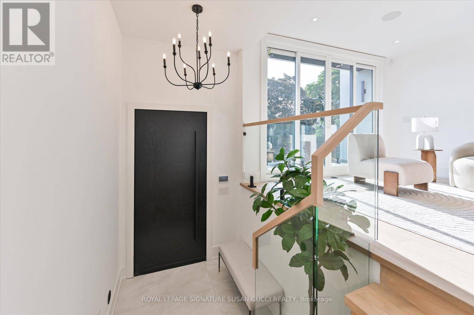 Toronto (east York), ON M4J3M4,24 ELMSDALE ROAD