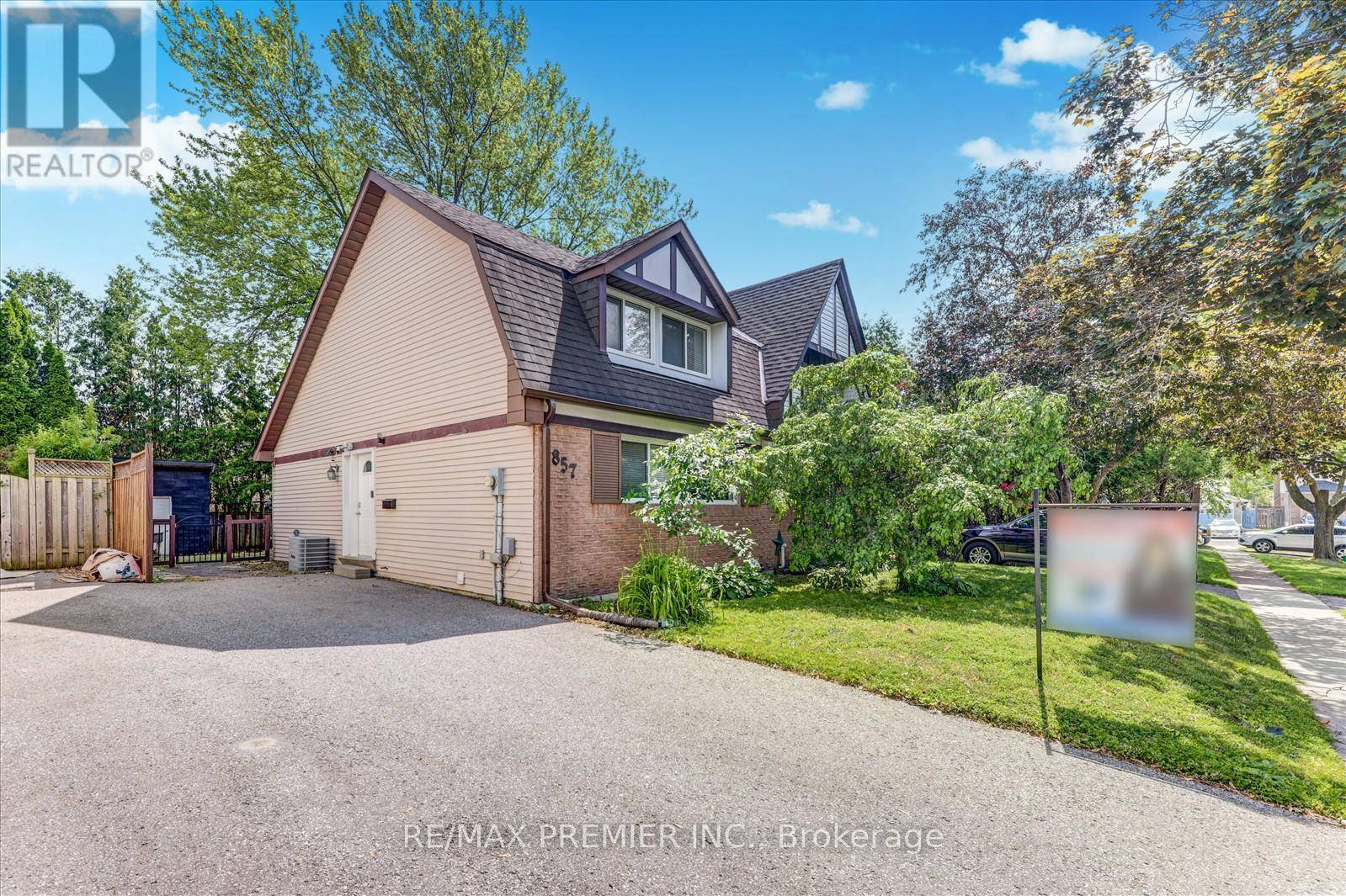 Oshawa (eastdale), ON L1K1N7,857 TRADDLES AVENUE
