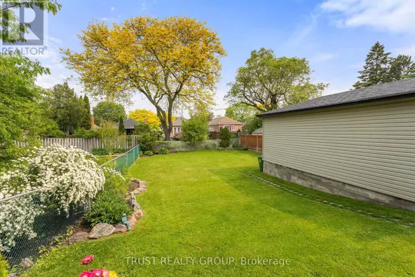 Toronto (clairlea-birchmount), ON M1L1Y7,14 DORINE CRESCENT