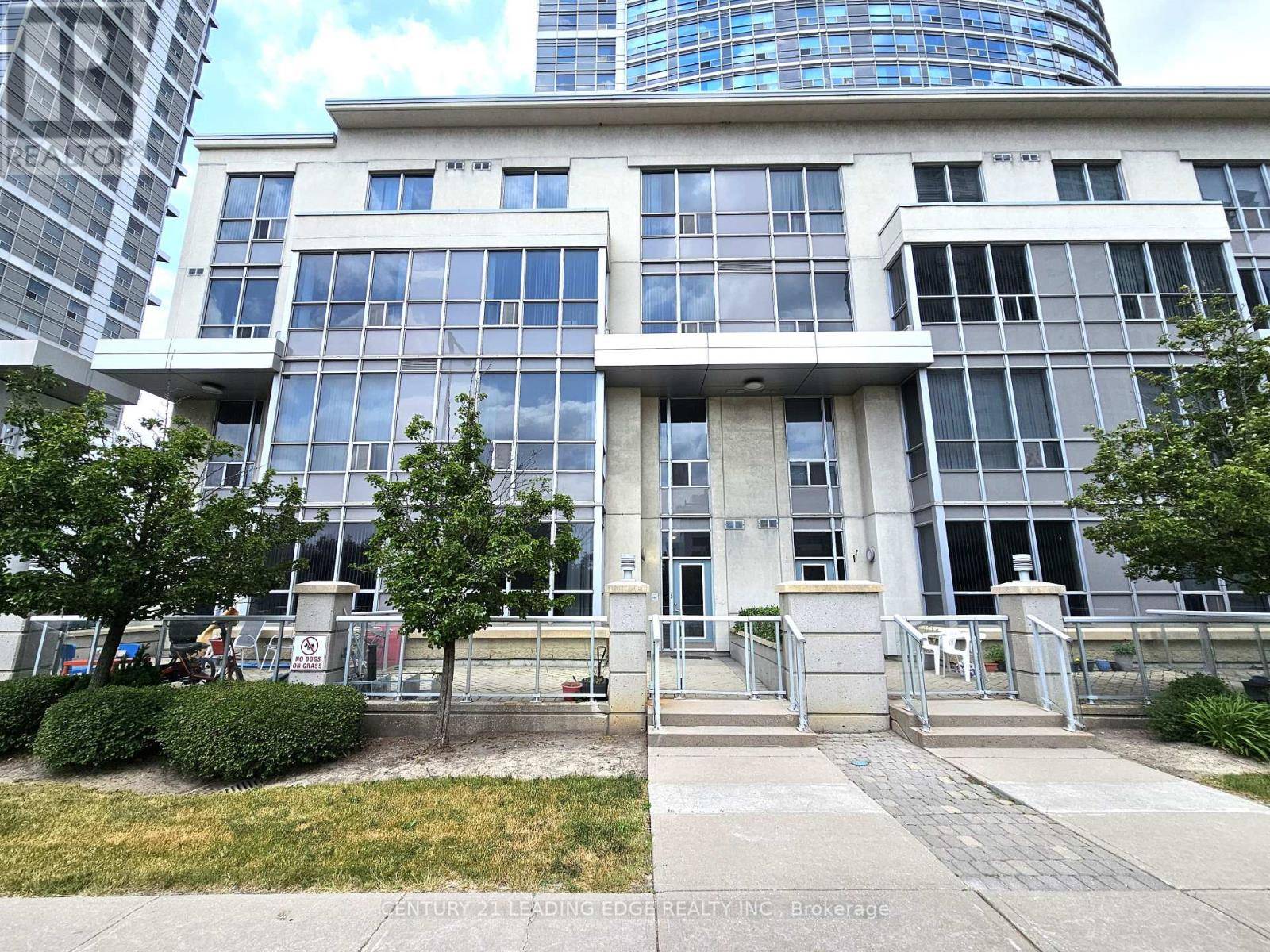 38 Lee Centre DR #TH120, Toronto (woburn), ON M1H3J7