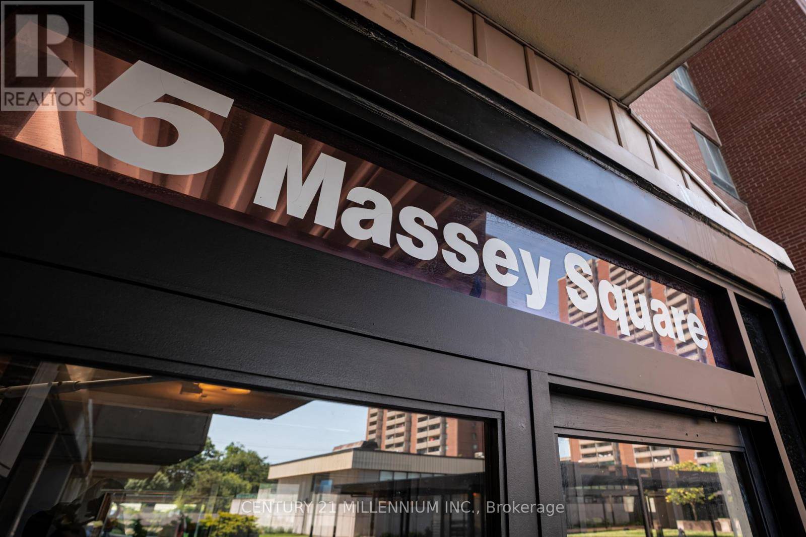 Toronto (crescent Town), ON M4C5L6,5 Massey SQ #2009