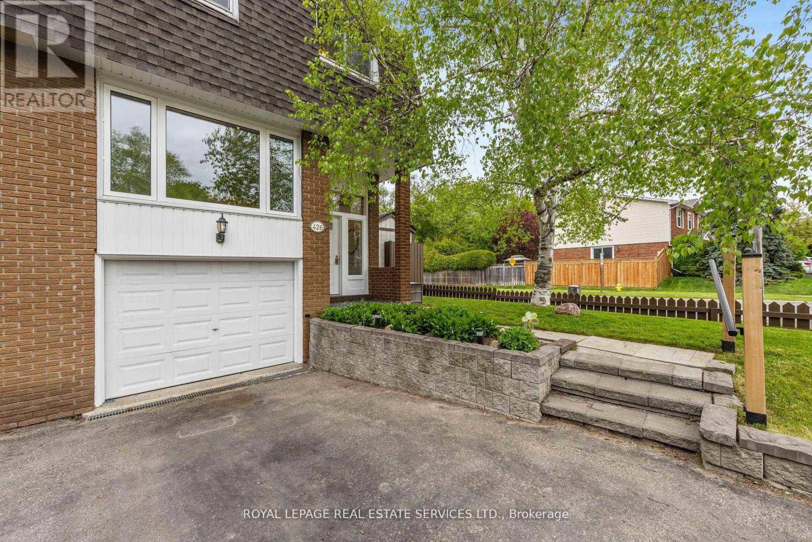 Oshawa (eastdale), ON L1G6P7,426 CAMELOT COURT