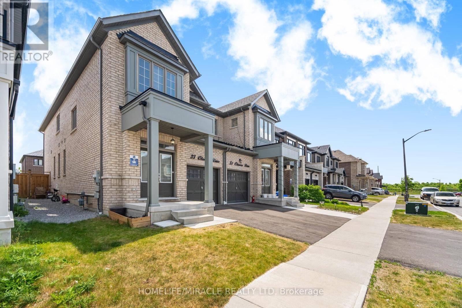 Whitby, ON L1P0M9,33 CLOSSON DRIVE E