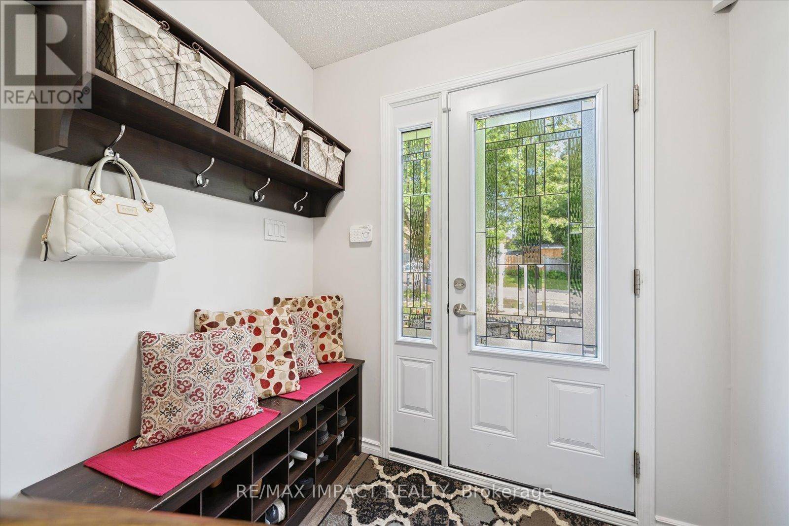 Clarington (bowmanville), ON L1C4L5,7 FARNCOMB CRESCENT