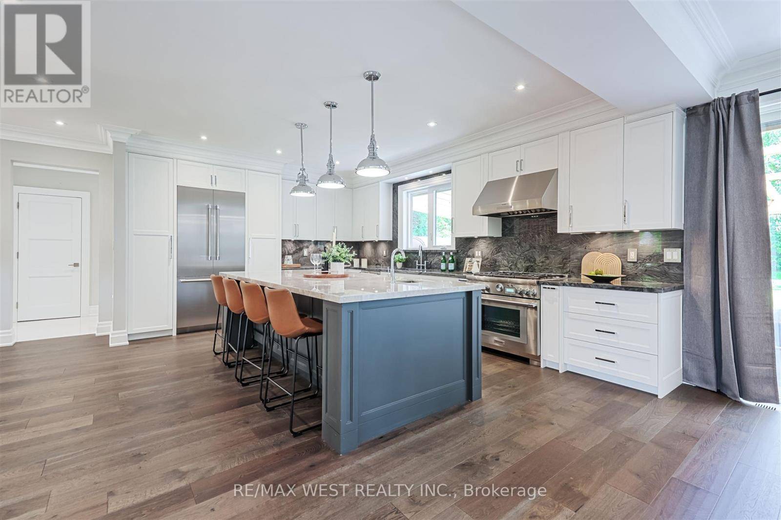 Toronto (scarborough Village), ON M1M1H5,18 WINDY RIDGE DRIVE