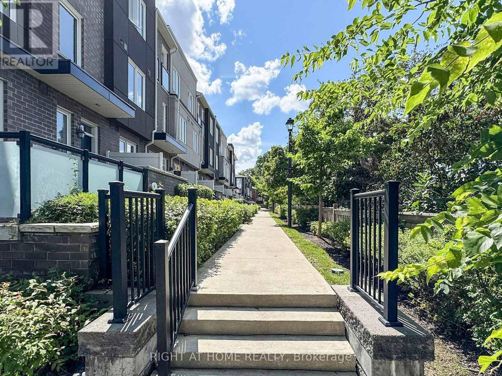 Toronto (west Hill), ON M1E0B8,25 Heron Park PL #4