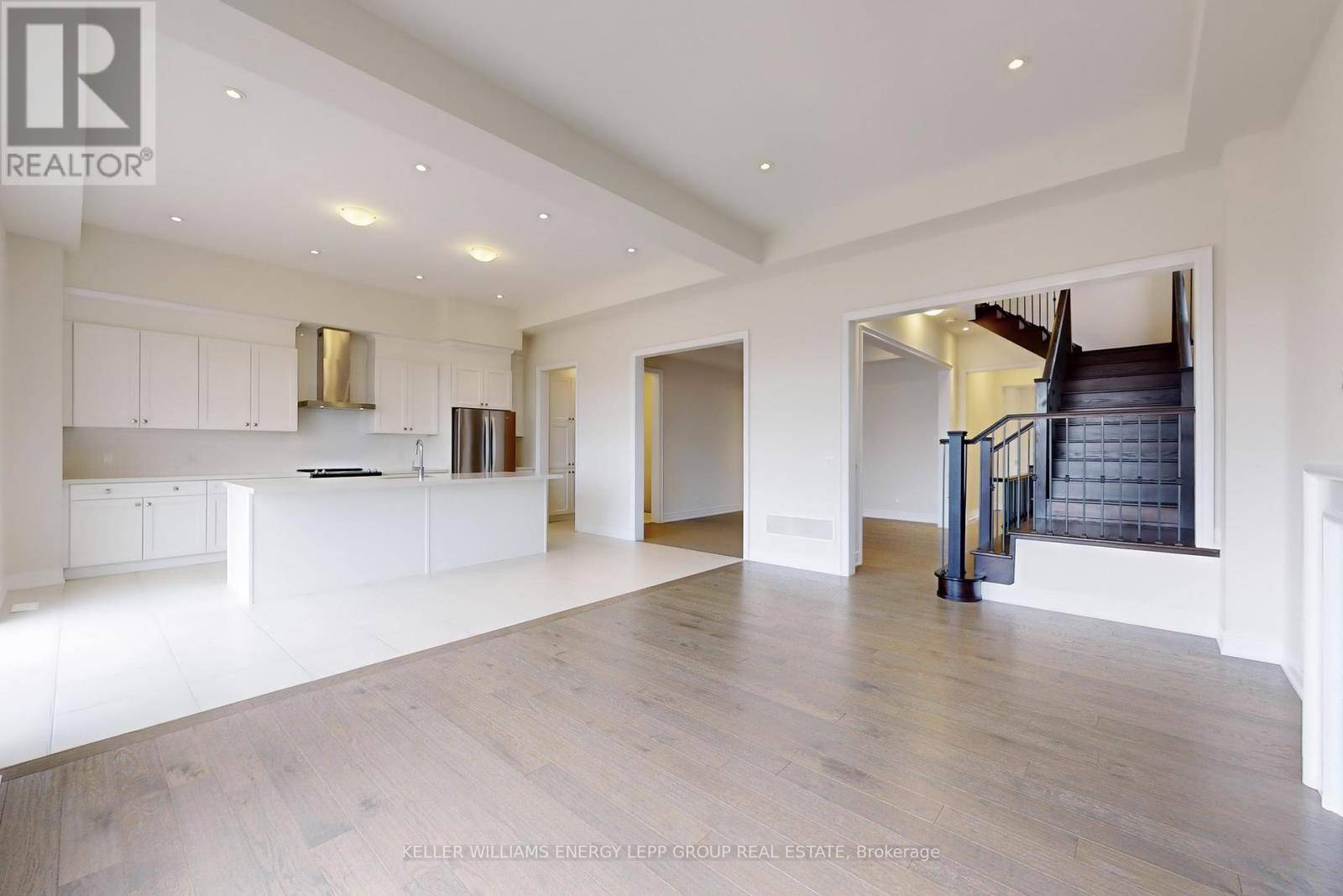 Whitby, ON L1P0P2,73 DEER RIDGE CRESCENT