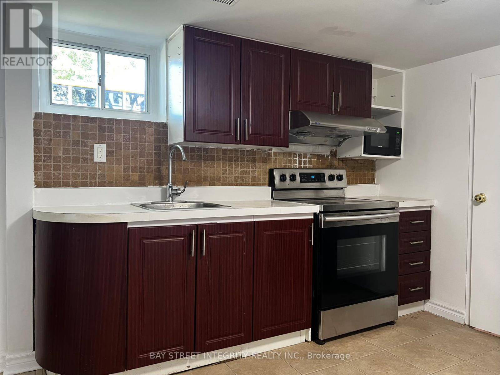Toronto (dorset Park), ON M1P1B3,BSMT 1 BAUTY PLACE