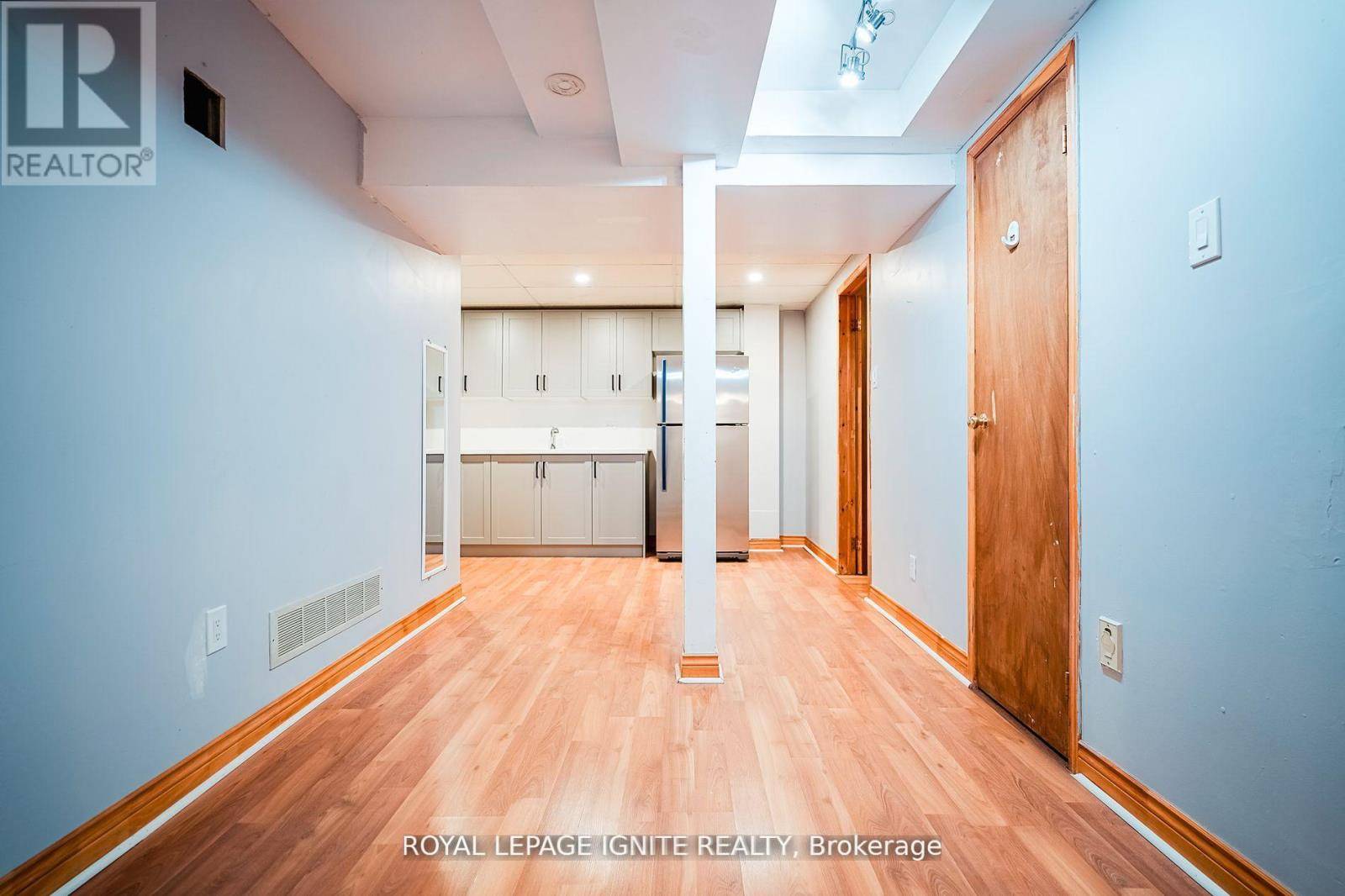 Ajax (central), ON L1S5S5,265 Wright CRES #Basement