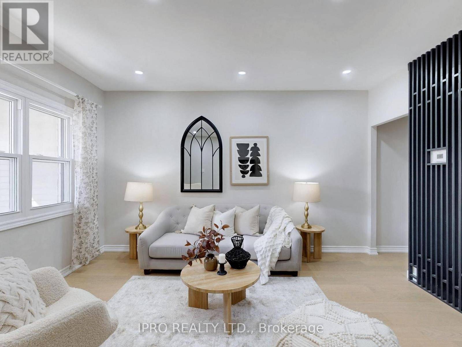 Toronto (woodbine-lumsden), ON M4C4V9,179 CHISHOLM AVENUE