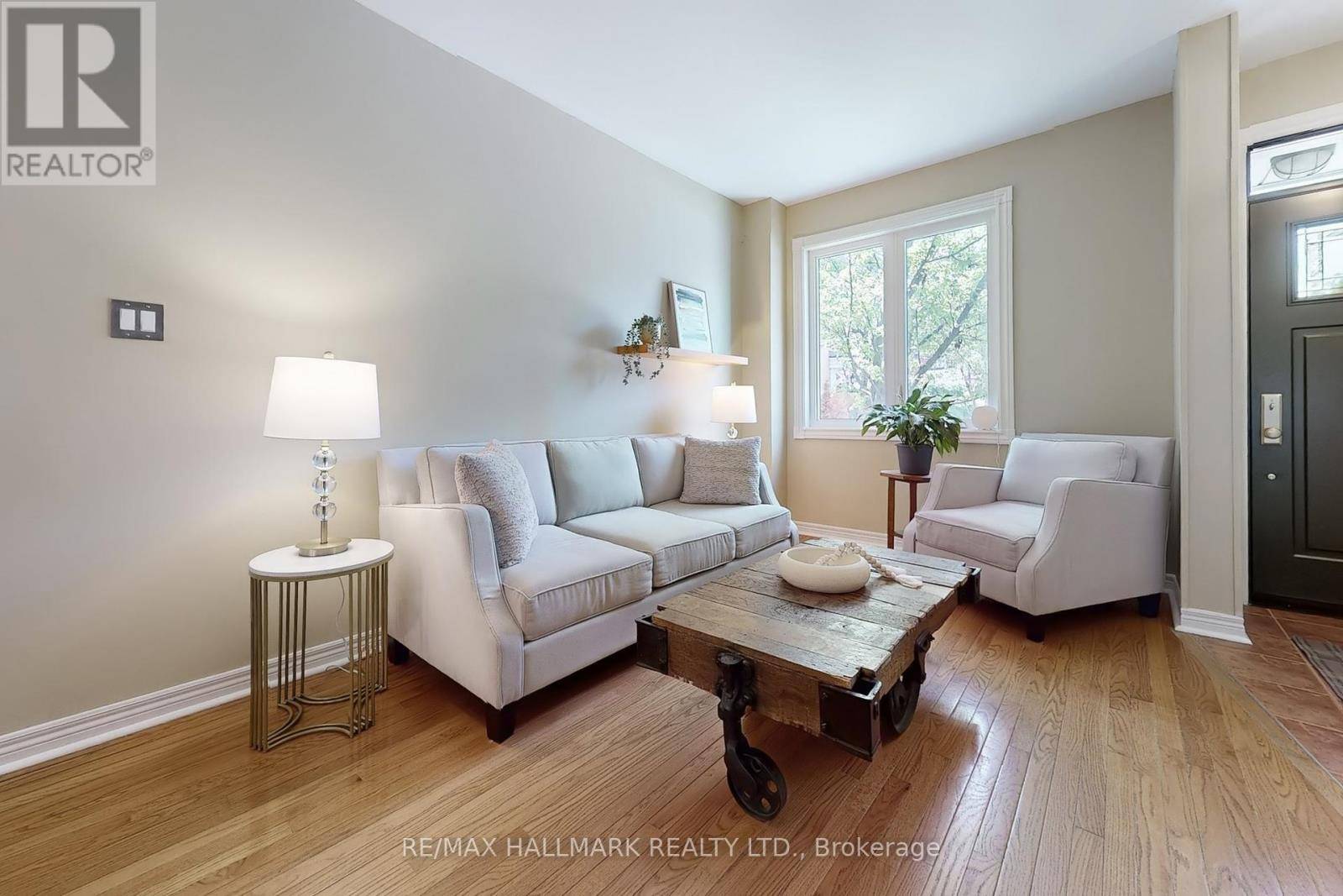 Toronto (crescent Town), ON M4C5S9,99 Goodwood Park CT #12