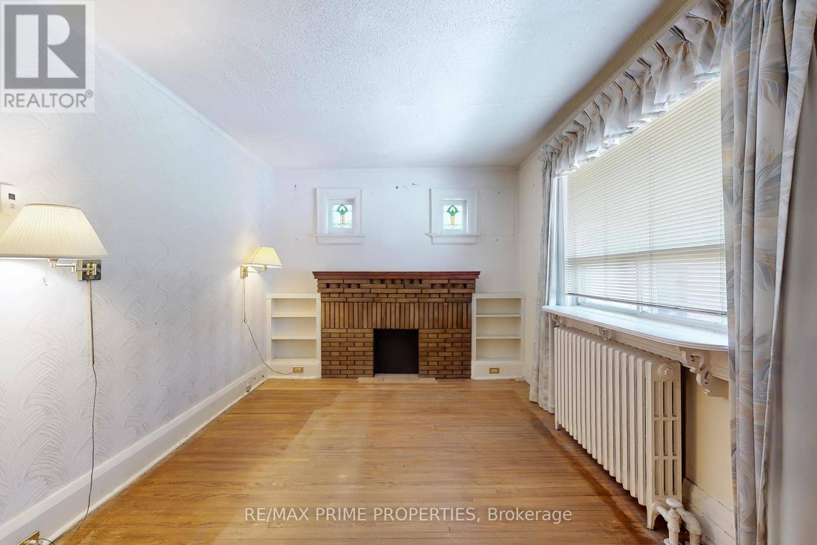 Toronto (broadview North), ON M4K3X5,1398 PAPE AVENUE