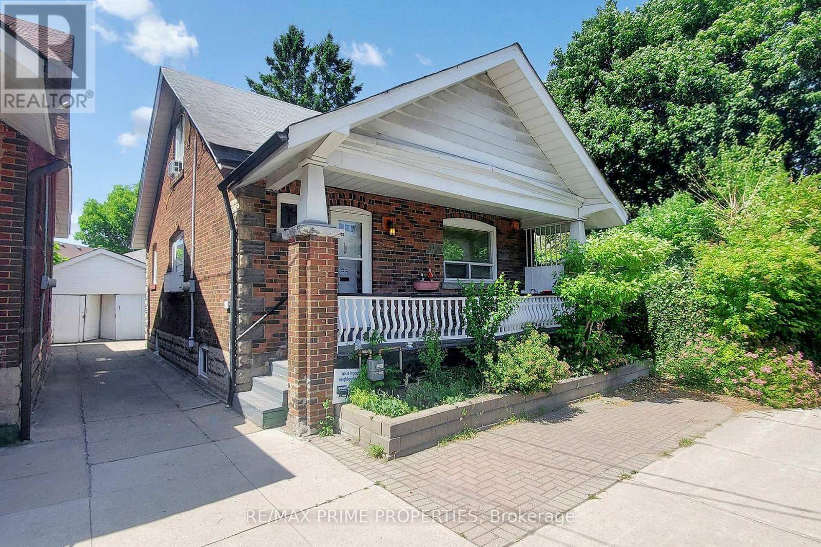 Toronto (broadview North), ON M4K3X5,1398 PAPE AVENUE