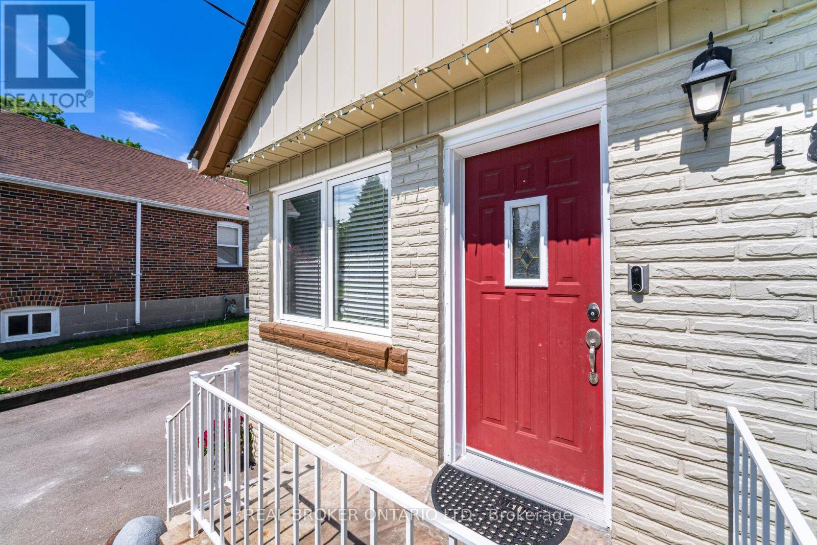 Toronto (cliffcrest), ON M1M2E4,18 ADANAC DRIVE