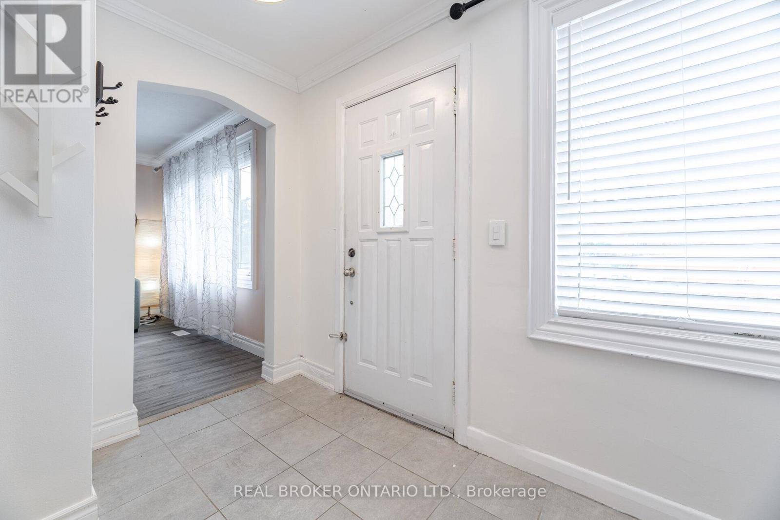 Toronto (cliffcrest), ON M1M2E4,18 ADANAC DRIVE