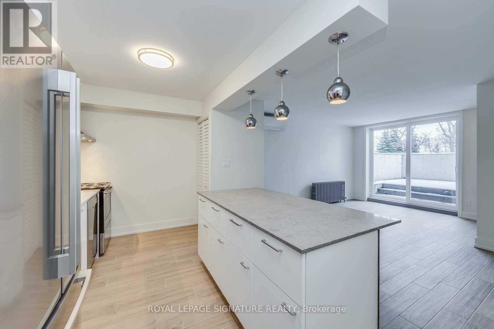 Toronto (broadview North), ON M4K2S4,1089 Broadview AVE #2